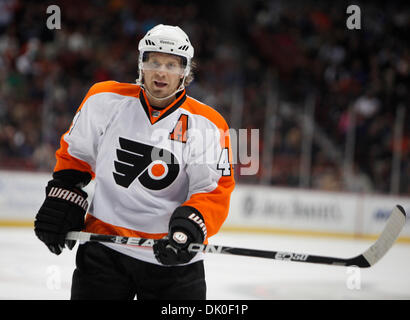 31. Dezember 2010 - Anaheim, Kalifornien, USA - Philadelphia Flyers Verteidiger KIMMO TIMONEN während der ersten Periode ein NHL-Hockey-Spiel gegen die Anaheim Ducks im Honda Center (Credit-Bild: © Mark Samala/ZUMAPRESS.com) Stockfoto