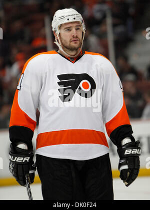 31. Dezember 2010 - Anaheim, Kalifornien, USA - Philadelphia Flyers Verteidiger ANDREJ MESZAROS während der dritten Periode ein NHL-Eishockey-Spiel gegen die Anaheim Ducks im Honda Center (Credit-Bild: © Mark Samala/ZUMAPRESS.com) Stockfoto