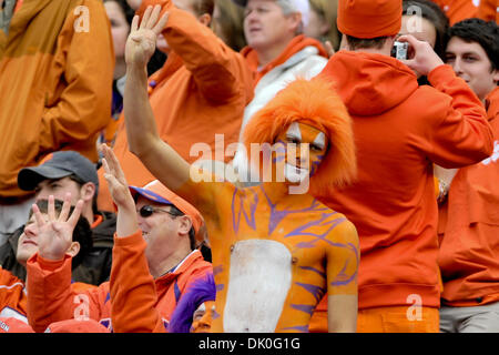 31. Dezember 2010 gamed - Charlotte, North Carolina, USA - Clemson Tigers Fans Blick auf heutige. USF Niederlagen Clemson Tigers 31-26 bei Bank of America Stadium in Charlotte, North Carolina. (Kredit-Bild: © Anthony Barham/Southcreek Global/ZUMAPRESS.com) Stockfoto