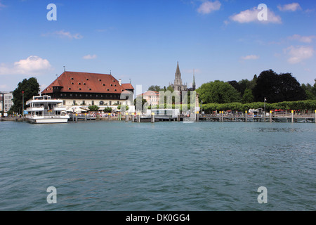 mit Blick auf den Hafen von Konstanz am Bodensee Stockfoto