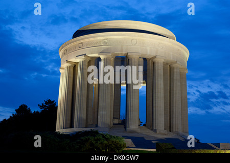 Denkmal des Ersten Weltkriegs für gefallene US-Soldaten in der Dämmerung. Montsec American Monument, Meuse, Lothringen, Grand Est, Frankreich. Stockfoto