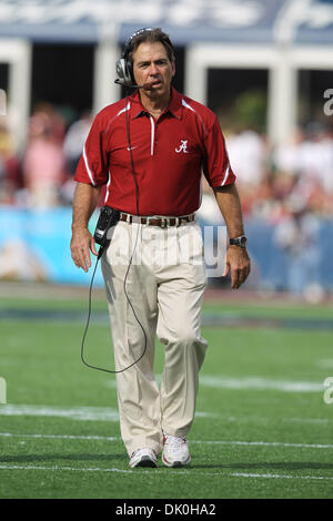 1. Januar 2011 - Orlando, Florida, Vereinigte Staaten von Amerika - Alabama Crimson Tide Head Coach Nick Saban Schritte der Seitenlinie während der 2011 Capital One Bowl statt an der Florida Citrus Bowl in Orlando, FL. (Credit-Bild: © Don Montague/Southcreek Global/ZUMAPRESS.com) Stockfoto