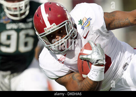 1. Januar 2011 - Orlando, Florida, Vereinigte Staaten von Amerika - Alabama Crimson Tide RB Trent Richardson (3) im Rahmen der 2011 Capital One Bowl statt, an der Florida Citrus Bowl in Orlando, FL. (Credit-Bild: © Don Montague/Southcreek Global/ZUMAPRESS.com) Stockfoto