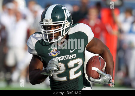 1. Januar 2011 - Orlando, Florida, Vereinigte Staaten von Amerika - Michigan State RB Larry Caper (22) im Rahmen der 2011 Capital One Bowl in Orlando, Florida.  Alabama besiegte Michigan State 49-7. (Kredit-Bild: © Don Montague/Southcreek Global/ZUMAPRESS.com) Stockfoto