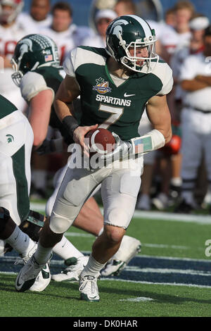 1. Januar 2011 - Orlando, Florida, Vereinigte Staaten von Amerika - Michigan State Spartins Keith Nichol während der 2011 Capital One Bowl in Orlando, Florida.  Alabama besiegte Michigan State 49-7. (Kredit-Bild: © Don Montague/Southcreek Global/ZUMAPRESS.com) Stockfoto