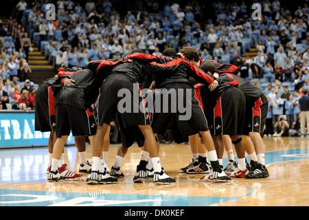 2. Januar 2011 - Chapel Hill, North Carolina, USA - St. Francis (Pa) rot zu blinken kauert vor dem Spiel. North Carolina Niederlagen Franziskus 103-54 am Dean Smith Center in Chapel Hill, North Carolina. (Kredit-Bild: © Anthony Barham/Southcreek Global/ZUMAPRESS.com) Stockfoto