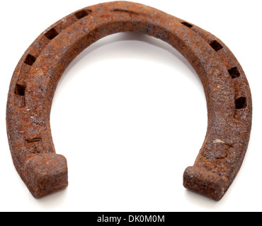 alte rostige Hufeisen isoliert auf weiss Stockfoto