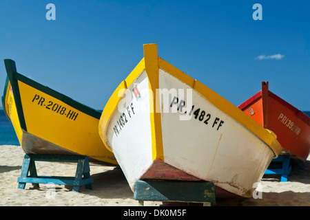 Bunte Fischerboote, Crashboat Strand, Aguadilla, Puerto Rico Stockfoto