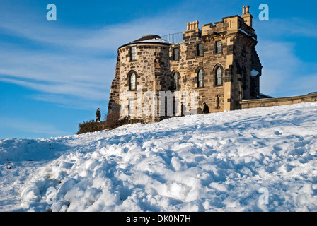 Das alte Observatorium Haus im Winter auf Calton Hill im Zentrum von Edinburgh, Scotland, UK. Stockfoto