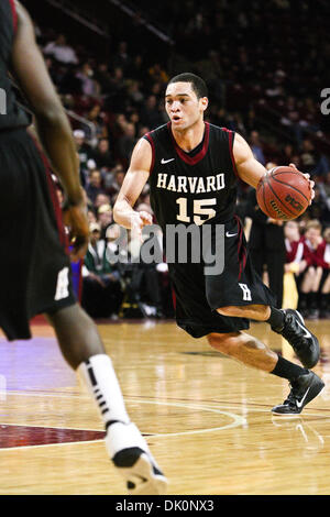 5. Januar 2011 - Chestnut Hill, Massachusetts, lädt Vereinigte Staaten von Amerika - Harvard Crimson Wache Christian Webster (15) die Farbe im Spiel gegen Boston College.  Harvard besiegt Boston College 78 - 69. (Kredit-Bild: © Mark Box/Southcreek Global/ZUMAPRESS.com) Stockfoto