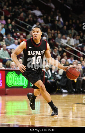 5. Januar 2011 - Chestnut Hill, bewachen Massachusetts, Vereinigte Staaten von Amerika - Harvard Crimson Brandyn Curry (10) Gebühren die Farbe während der zweiten Phase des Spiels gegen Boston College.  Harvard besiegt Boston College 78 - 69. (Kredit-Bild: © Mark Box/Southcreek Global/ZUMAPRESS.com) Stockfoto