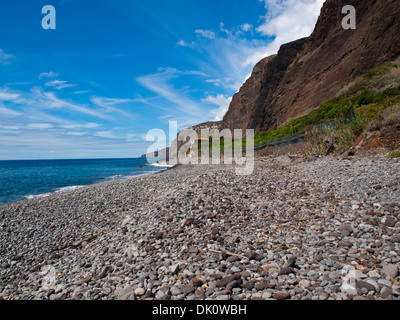 Felsigen Strand von Fajã dos Padres Stockfoto