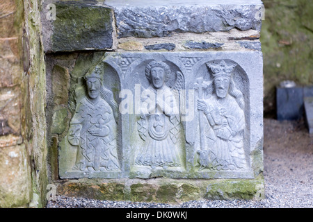 Die Weepers, Michael der Erzengel, in der Mitte, Katharina von Alexandria, auf der linken Seite und St. Margarete von Antiochia, Jerpoint Stockfoto