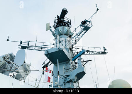 Belfast, Nordirland. 30. November 2013 - Fernmeldeturm der HMS Monmouth, Typ 23 Fregatte, Royal Navy zu Belfast nach wird in der Golfregion stationiert besucht. Bildnachweis: Stephen Barnes/Alamy Live-Nachrichten Stockfoto