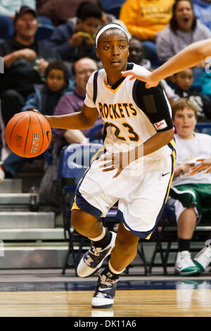 12. Januar 2011 - Toledo, Ohio, Vereinigte Staaten von Amerika - Toledo bewachen Jessica Williams (#23) während der Spielaktion.  Toledo Rockets besiegten die Northern Illinois Huskies 42-31 in Savage Arena in Toledo, Ohio. (Kredit-Bild: © Scott Grau/Southcreek Global/ZUMAPRESS.com) Stockfoto