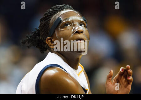 12. Januar 2011 - Toledo, Ohio, Vereinigte Staaten von Amerika - Toledo nach vorne Lecretia Smith (#3) während der Spielaktion.  Toledo Rockets besiegten die Northern Illinois Huskies 42-31 in Savage Arena in Toledo, Ohio. (Kredit-Bild: © Scott Grau/Southcreek Global/ZUMAPRESS.com) Stockfoto