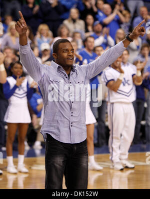 15. Januar 2011 - Lexington, Kentucky, USA - UK Fußball große Randall Cobb hat die '' Y'' von Kentucky als Kentucky LSU 82-44 auf Samstag, 15. Januar 2011 in Lexington, Kentucky Foto von Mark Cornelison besiegte | Personal. (Kredit-Bild: © Lexington Herald-Leader/ZUMAPRESS.com) Stockfoto