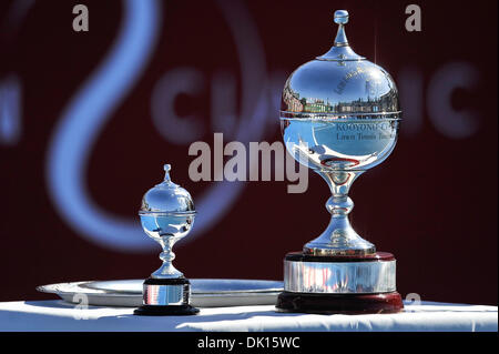 15. Januar 2011 - Melbourne, Victoria, Australien - die Trophäen des 2011 AAMI Classic in Kooyong Tennisclub in Melbourne, Australien. (Kredit-Bild: © Sydney Low/Southcreek Global/ZUMAPRESS.com) Stockfoto