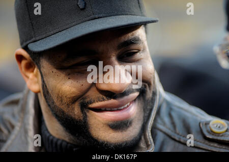 15. Januar 2011 - PENNSYLVANNIA, Pittsburgh, USA - ehemaliger Pittsburgh Steelers Runningback Jerome Bettis an der Seitenlinie vor dem Start der Steelers und Raben in AFC Playoff-Aktion bei Heinz Field in Pittsburgh, PA... Steelers schlagen die Raben mit einem Score von 31-24 (Credit-Bild: © Dean Beattie/Southcreek Global/ZUMAPRESS.com) Stockfoto