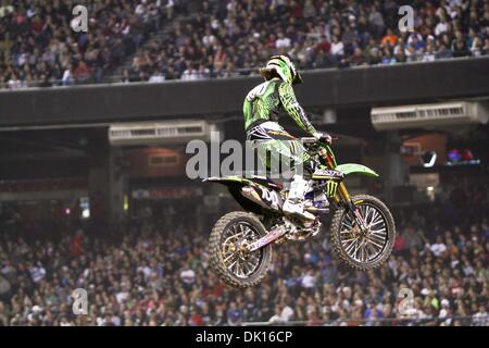 15. Januar 2011 - Phoeniz, Arizona, USA - Josh Hansen (100) beginnt, zeigen das Vertrauen und die Constency, die es braucht, um eine Meisterschaft zu gewinnen. Hanse des stetigen Reiten für seinen zweiten Sieg gerade Hauptereignis ausgezahlt. (Kredit-Bild: © Dean Henthorn/Southcreek Global/ZUMAPRESS.com) Stockfoto