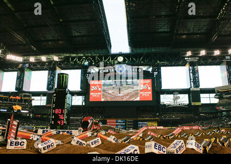 15. Januar 2011 - Phoeniz, Arizona, USA - Chase Field war der Ort der 2. Runde der Monster Energy Supercross Serie. (Kredit-Bild: © Dean Henthorn/Southcreek Global/ZUMAPRESS.com) Stockfoto