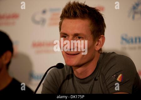 16. Januar 2011 - Adelaide, Australien - ANDRE GREIPEL Fahrer Team Omega Pharma Lotto auf einer Pre-Event Pressekonferenz mit dem Rennleiter und Reiter R. Mcewen Team Radio Shack und A. Davis Team Astana, für die UCI Pro Tour Tour Down Under Radrennen. (Kredit-Bild: © Gary Francis/ZUMAPRESS.com) Stockfoto