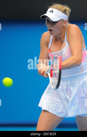 17. Januar 2011 - Melbourne, Victoria, Australien - Caroline Wozniacki (DEN) in Aktion während ihr erstes Vorrundenspiel gegen Gisela Dulko (ARG) am ersten Tag der 2011 Australian Open in Melbourne Park, Australien. (Kredit-Bild: © Sydney Low/Southcreek Global/ZUMAPRESS.com) Stockfoto