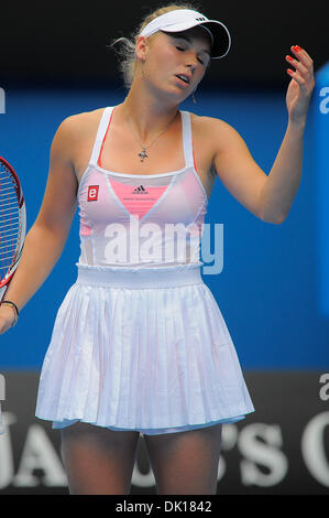 17. Januar 2011 - Melbourne, Victoria, Australien - Caroline Wozniacki (DEN) in Aktion während ihr erstes Vorrundenspiel gegen Gisela Dulko (ARG) am ersten Tag der 2011 Australian Open in Melbourne Park, Australien. (Kredit-Bild: © Sydney Low/Southcreek Global/ZUMAPRESS.com) Stockfoto