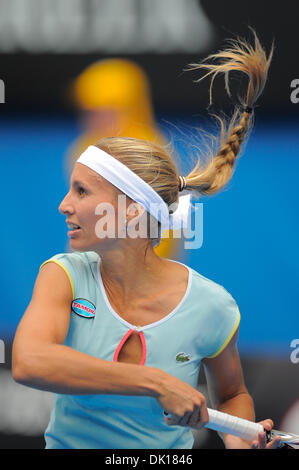 17. Januar 2011 - Melbourne, Victoria, Australien - Gisela Dulko (ARG) in Aktion während ihr erstes Vorrundenspiel gegen Caroline Wozniacki (DEN) am ersten Tag der 2011 Australian Open in Melbourne Park, Australien. (Kredit-Bild: © Sydney Low/Southcreek Global/ZUMAPRESS.com) Stockfoto