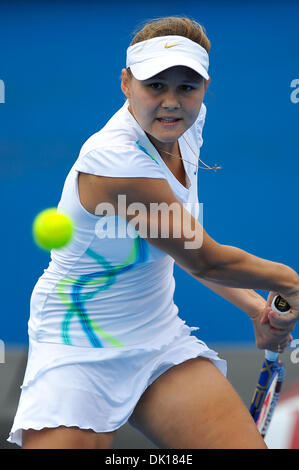 17. Januar 2011 - Melbourne, Victoria, Australien - Evgeniya Rodina (RUS) in Aktion während ihr erstes Vorrundenspiel gegen Olivia Rogowska (AUS) am ersten Tag der 2011 Australian Open in Melbourne Park, Australien. (Kredit-Bild: © Sydney Low/Southcreek Global/ZUMAPRESS.com) Stockfoto