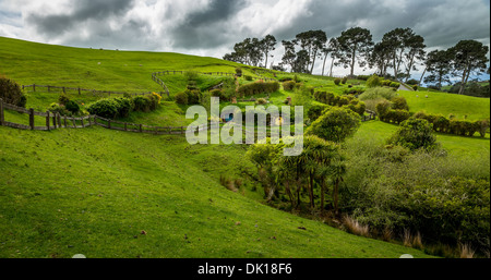 Landschaft in der Nähe von Hobbiton im Auenland, Ort des Herrn der Ringe und der Hobbit-Filmtrilogie, Matamata, Neuseeland Stockfoto