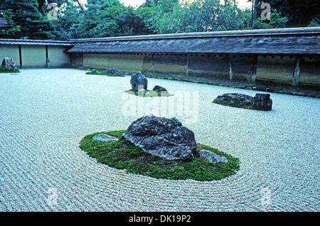 Zen-buddhistischen Tempel Ryoanji Steingarten in Kyoto. Stockfoto