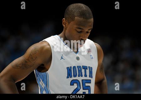 18. Januar 2011 - Chapel Hill, North Carolina, USA - North Carolina Tar Heels weiter Justin Knox (25). North Carolina Niederlagen Clemson 75-65 im Dean Smith Center in Chapel Hill, North Carolina. (Kredit-Bild: © Anthony Barham/Southcreek Global/ZUMAPRESS.com) Stockfoto