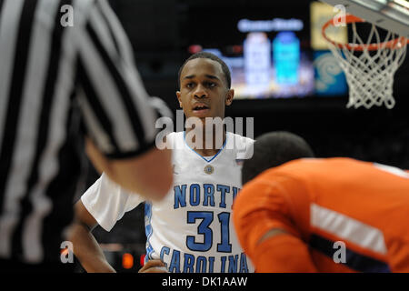 18. Januar 2011 - Chapel Hill, North Carolina, USA - North Carolina Tar Heels weiter John Henson (31) North Carolina Niederlagen Clemson 75-65 im Dean Smith Center in Chapel Hill, North Carolina. (Kredit-Bild: © Anthony Barham/Southcreek Global/ZUMAPRESS.com) Stockfoto