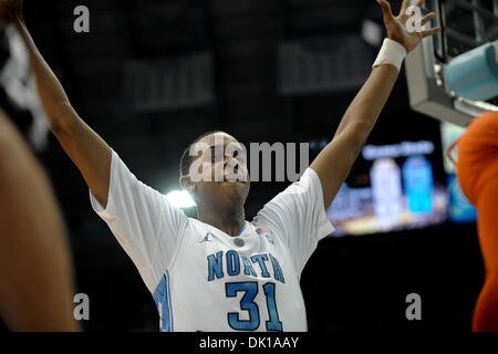 18. Januar 2011 - Chapel Hill, North Carolina, USA - North Carolina Tar Heels weiter John Henson (31) North Carolina Niederlagen Clemson 75-65 im Dean Smith Center in Chapel Hill, North Carolina. (Kredit-Bild: © Anthony Barham/Southcreek Global/ZUMAPRESS.com) Stockfoto