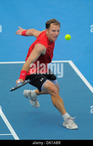 18. Januar 2011 - Melbourne, Victoria, Australien - Michael Russell (USA) in Aktion in seinem ersten Vorrundenspiel gegen Matthew Ebden (AUS) am zweiten Tag der 2011 Australian Open in Melbourne Park, Australien. (Kredit-Bild: © Sydney Low/Southcreek Global/ZUMAPRESS.com) Stockfoto