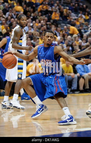 18. Januar 2011 sucht Zimmer in der Spur während des Spiels zwischen Marquette Golden Eagles und die DePaul Blue Dämonen im Bradley Center in Milwaukee, Wisconsin - Milwaukee, Wisconsin, USA - DePaul Wache Jeremiah Kelly (11). Marquette besiegte DePaul 94-64. (Kredit-Bild: © John Rowland/Southcreek Global/ZUMAPRESS.com) Stockfoto
