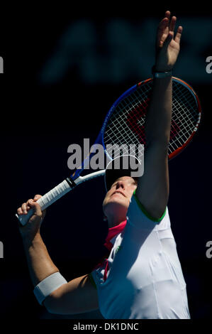 21. Januar 2011 - Melbourne, Victoria, Australien - Justine Henin (BEL) in Aktion in ihrem dritten Vorrundenspiel gegen Svetlana Kuznetsova (RUS) am Tag fünf der 2011 Australian Open in Melbourne Park, Australien. (Kredit-Bild: © Sydney Low/Southcreek Global/ZUMAPRESS.com) Stockfoto