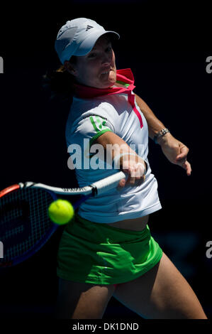 21. Januar 2011 - Melbourne, Victoria, Australien - Justine Henin (BEL) in Aktion in ihrem dritten Vorrundenspiel gegen Svetlana Kuznetsova (RUS) am Tag fünf der 2011 Australian Open in Melbourne Park, Australien. (Kredit-Bild: © Sydney Low/Southcreek Global/ZUMAPRESS.com) Stockfoto