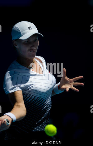 21. Januar 2011 - Melbourne, Victoria, Australien - Svetlana Kuznetsova (RUS) in Aktion in ihrem dritten Vorrundenspiel gegen Justine Henin (BEL) am Tag fünf der 2011 Australian Open in Melbourne Park, Australien. (Kredit-Bild: © Sydney Low/Southcreek Global/ZUMAPRESS.com) Stockfoto