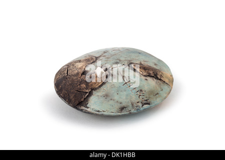 Moderne Skulptur von Jacques Gallone, Keramiker.  Flache Erde mit weißen Haus. Stockfoto