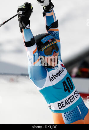 Beaver Creek, Colorado, USA. 1. Dezember 2013. RAGNHILD MOWINCKEL, Norwegens, reagiert nach Beendigung der zweiten Ausführung des FIS Ski Weltcup Riesenslalom das Damenrennen auf dem neuen Raptor-Kurs. © Ralph Lauer/ZUMAPRESS.com/Alamy Live-Nachrichten Stockfoto