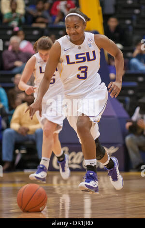 23. Januar 2011 ist - Baton Rouge, Louisiana, Vereinigte Staaten von Amerika - LSU Lady Tiger Guard Latear Eason (3) alle Lächeln, nachdem sie den Ball klaut und es das Gericht in der ersten Hälfte bringt. LSU besiegte Florida 72-58. (Kredit-Bild: © Joseph Bellamy/Southcreek Global/ZUMAPRESS.com) Stockfoto