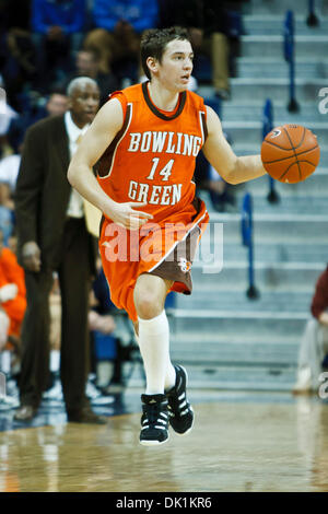 25. Januar 2011 - Toledo, Ohio, Vereinigte Staaten von Amerika - Bowling Green guard Joe Jakubowski (#14) während der Spielaktion.  Bowling Green Falcons besiegte die Toledo Rockets 70-64 in Savage Arena in Toledo, Ohio. (Kredit-Bild: © Scott Grau/Southcreek Global/ZUMAPRESS.com) Stockfoto