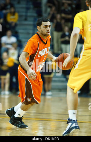 25. Januar 2011 - Toledo, Ohio, Vereinigte Staaten von Amerika - Bowling Green guard Jordon Crawford (#1) während der ersten Hälfte Spielaktion.  Bowling Green Falcons besiegte die Toledo Rockets 70-64 in Savage Arena in Toledo, Ohio. (Kredit-Bild: © Scott Grau/Southcreek Global/ZUMAPRESS.com) Stockfoto