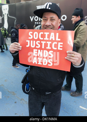 Rallye auf dem Times Square, die Kennzeichnung der 25. Begehung des Welt-Aids-Tag, Dec.1, 2013. Stockfoto