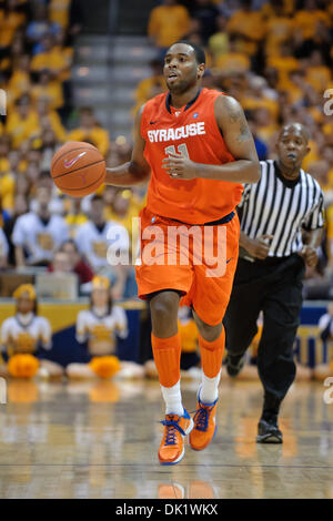 29. Januar 2011 - Milwaukee, Wisconsin, USA - Syrakus bewachen Scoop Jardine (11) während des Spiels zwischen Marquette Golden Eagles und die Syracuse Orange im Bradley Center in Milwaukee, Wisconsin. Marquette besiegt Syrakus 76-70 (Credit-Bild: © John Rowland/Southcreek Global/ZUMAPRESS.com) Stockfoto