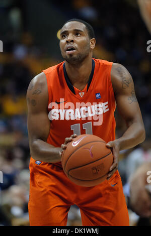 29. Januar 2011 - Milwaukee, Wisconsin, USA - Syrakus bewachen Scoop Jardine (11) während des Spiels zwischen Marquette Golden Eagles und die Syracuse Orange im Bradley Center in Milwaukee, Wisconsin. Marquette besiegt Syrakus 76-70 (Credit-Bild: © John Rowland/Southcreek Global/ZUMAPRESS.com) Stockfoto