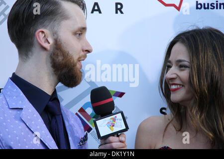 Der Stern, Sydney, New South Wales, Australien. 1. Dezember 2013. Vögel von Tokio ankommen auf dem roten Teppich (die schwarze) für die 27. jährlichen australischen Rekord Industry Association (ARIA) Awards 2013. Bildnachweis: Richard Milnes/Alamy Live-Nachrichten Stockfoto
