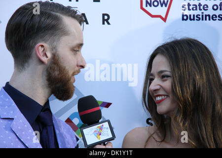 Der Stern, Sydney, New South Wales, Australien. 1. Dezember 2013. Vögel von Tokio ankommen auf dem roten Teppich (die schwarze) für die 27. jährlichen australischen Rekord Industry Association (ARIA) Awards 2013. Bildnachweis: Richard Milnes/Alamy Live-Nachrichten Stockfoto